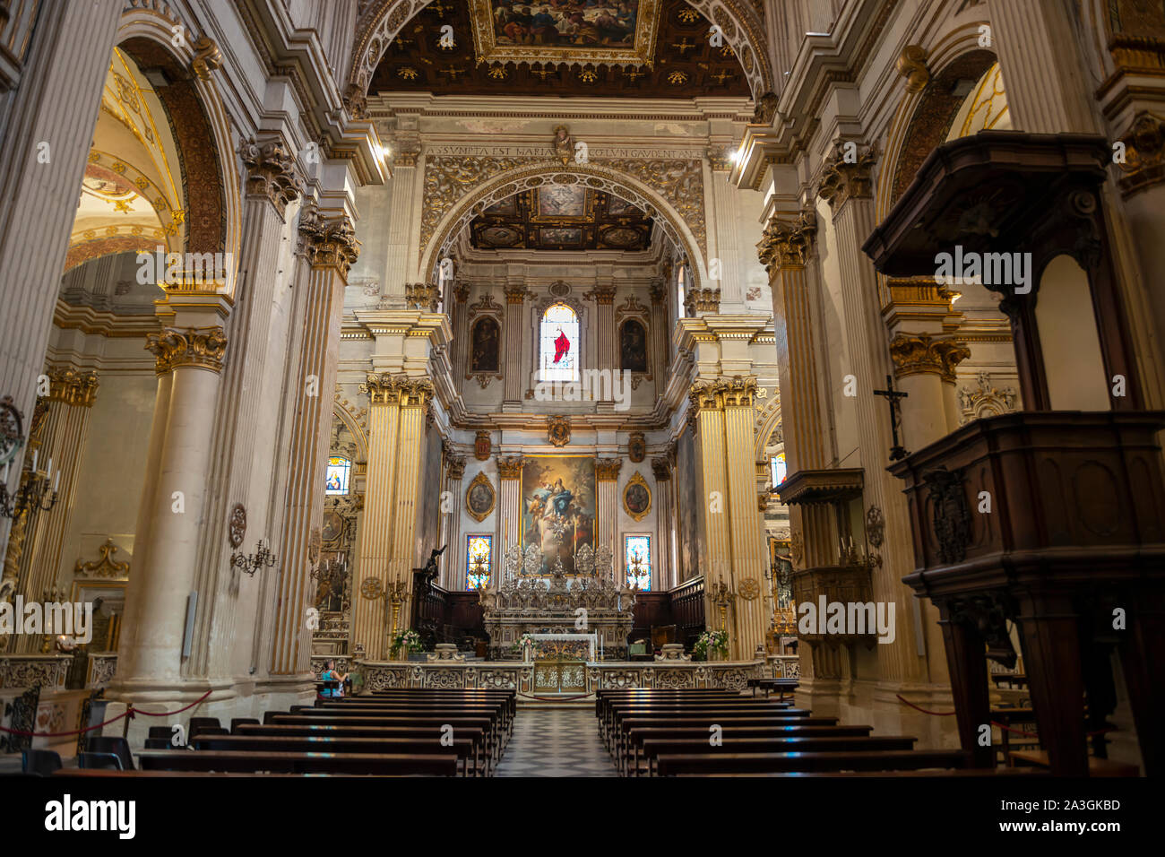 Interno della Cattedrale di Santa Maria Assunta (Chiesa di Santa Maria Assunta) su Piazza del Duomo a Lecce, Puglia (Puglia) nel Sud Italia Foto Stock