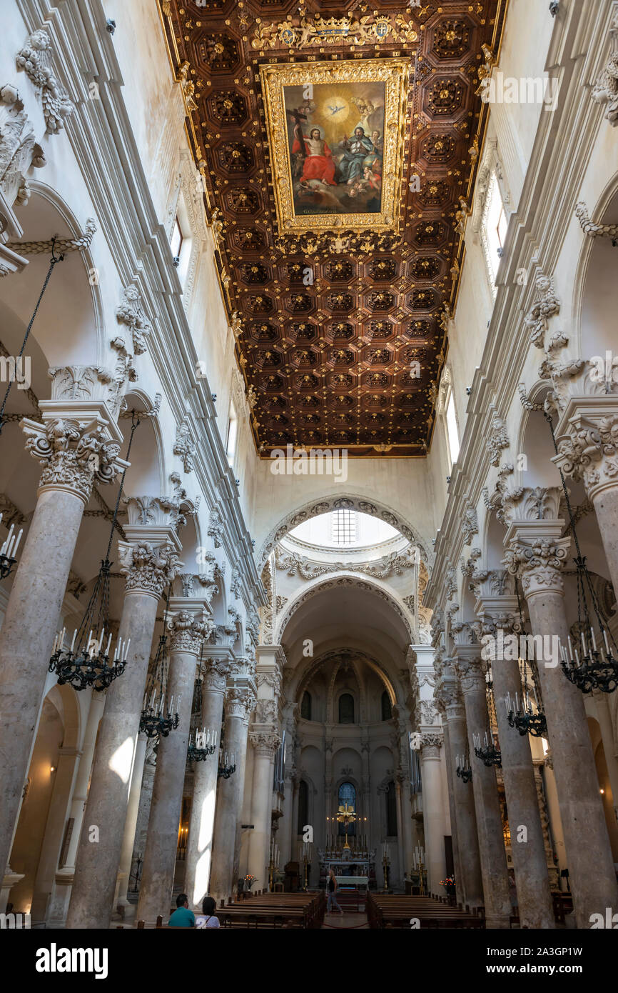 Interno della Basilica di Santa Croce (Chiesa di Santa Croce in Via Umberto  I a Lecce, Puglia (Puglia) nel Sud Italia Foto stock - Alamy