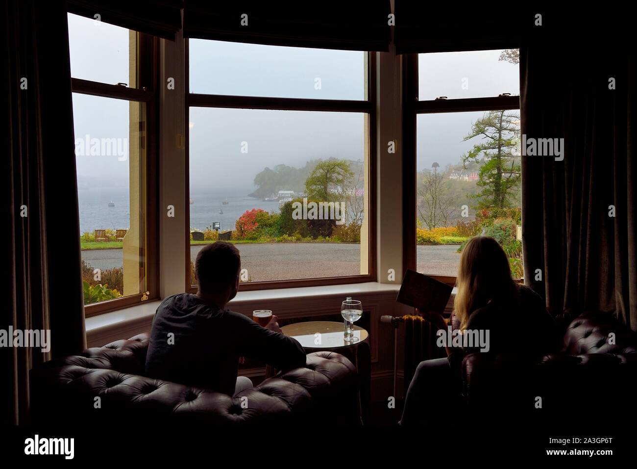 Regno Unito, Scozia, altopiani, Ebridi, Isola di Skye, del porto di pesca di Portree visto dalla Cuillin Hills Hotel Foto Stock