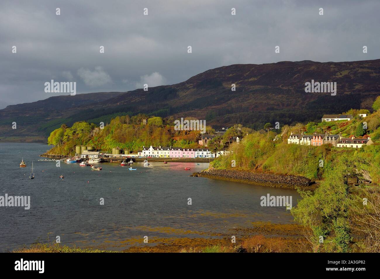 Regno Unito, Scozia, altopiani, Ebridi, Isola di Skye, del porto di pesca di Portree Foto Stock
