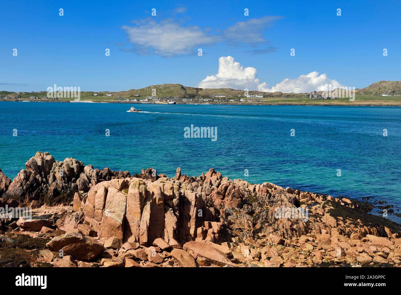 Regno Unito, Scozia, Highland, Ebridi Interne, Isola di Iona di fronte all isola di Mull e Iona Abbey sul lato mare Foto Stock