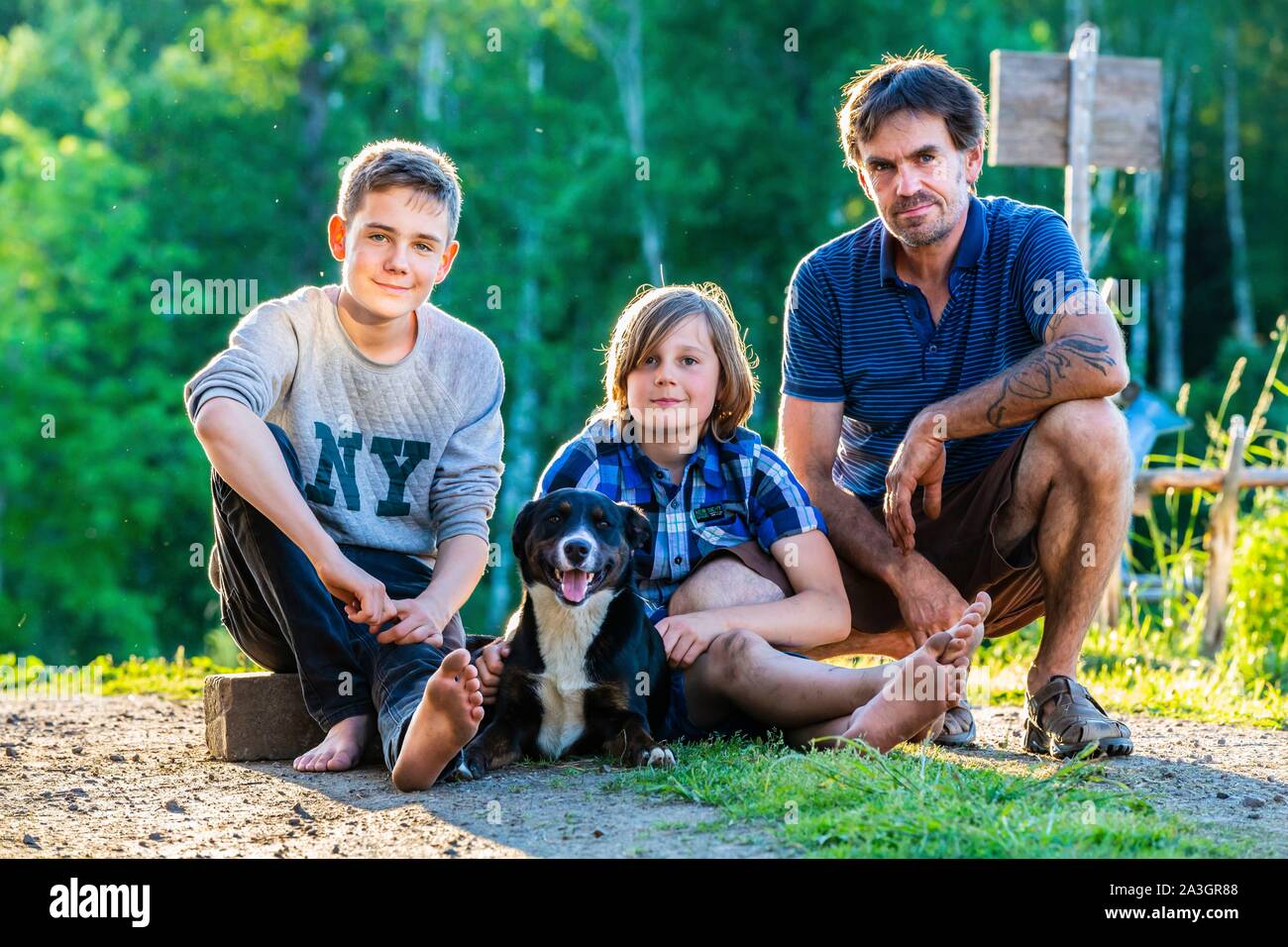 La Svezia, nella contea di Vastra Gotaland, Hokerum, Ulricehamn borgo, Rochat relazione familiare, Pierre, Eliot, Emile et Brindille Foto Stock