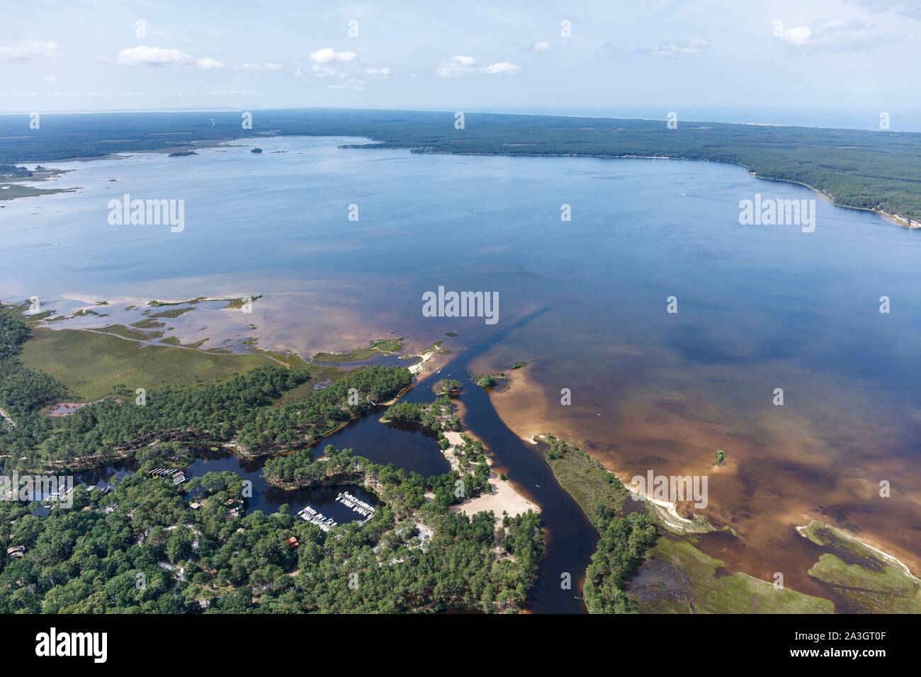 Francia, Gironde, Lacanau, Lacanau lago, Talaris marina (vista aerea) Foto Stock