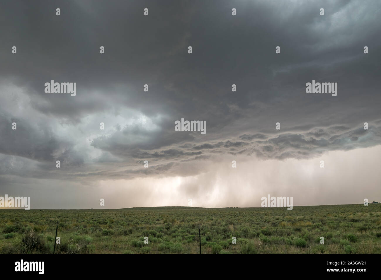 Il temporale di Supercell si estende sulle alte pianure al confine tra Oklahoma e New Mexico, Stati Uniti Foto Stock