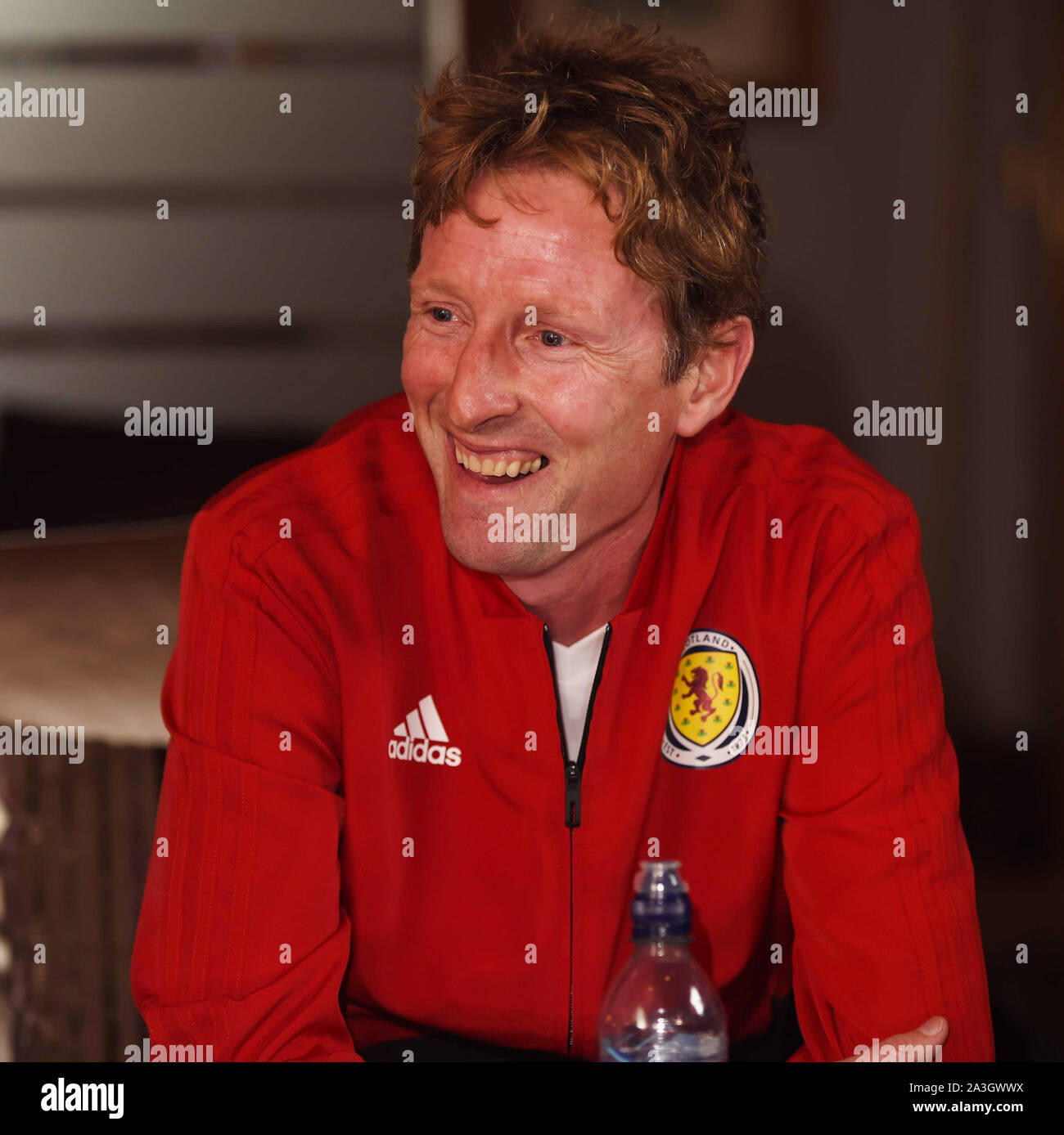 Edimburgo, Scozia,UK . 8 Ott 19. La Scozia sotto-21 Head Coach, Scot Gemmill è raffigurato nel corso di una conferenza stampa presso la Norton House Hotel, Edimburgo per la prossima UEFA 2019-21 Europei Under-21 Qualificatore Campionato Scozia v Lituania.Giovedì, 10 ottobre 2019, Tynecastle Park, Edimburgo Foto Stock