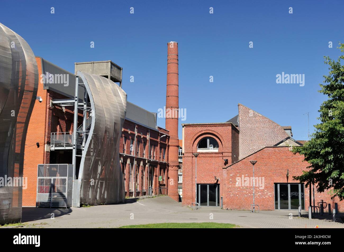 Francia, Nord, Lille, distretto di Wazemmes, Casa Folie, cortile Foto Stock