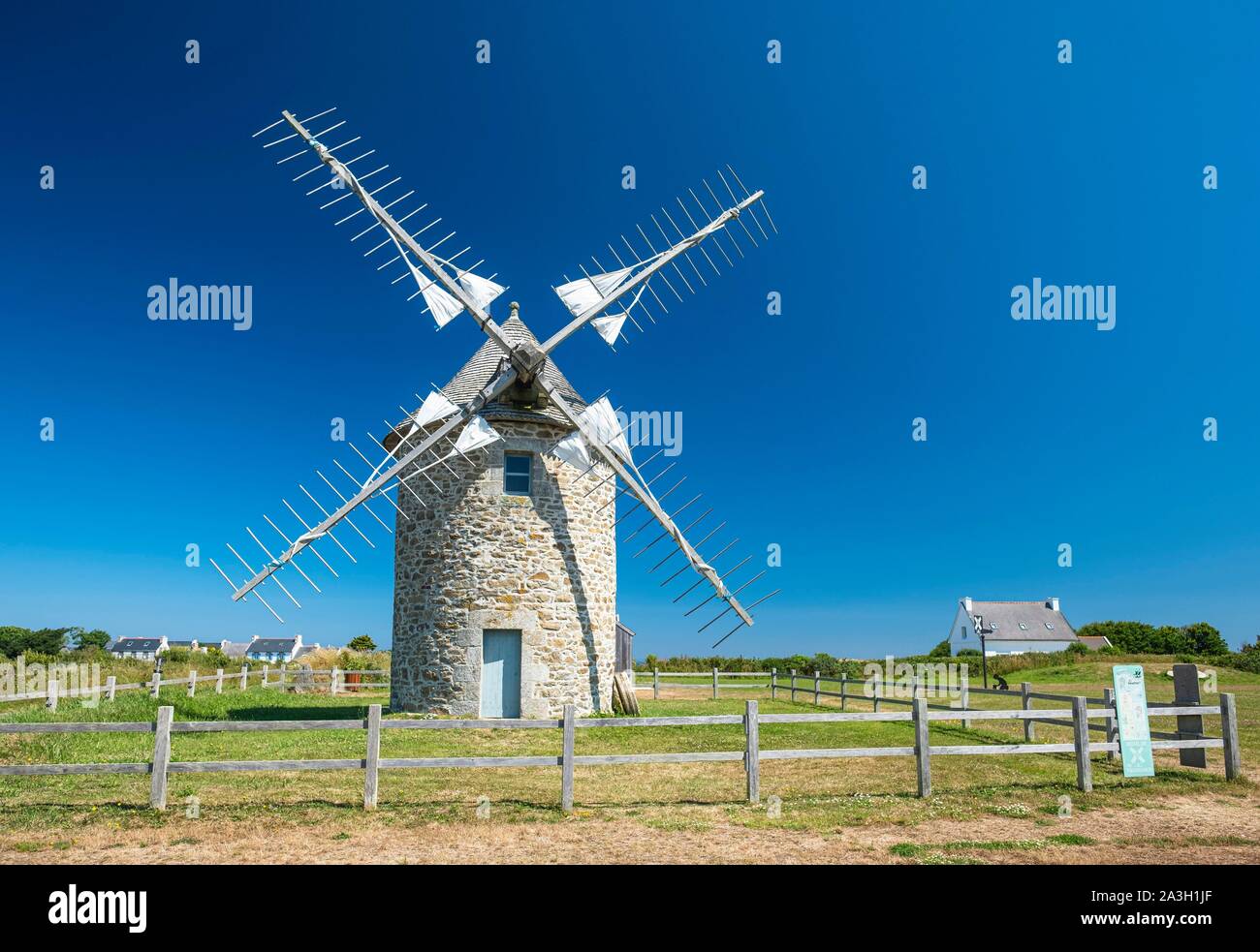 Francia, Finisterre, Cleden-Cap-Sizun, Trouguer mulini a vento Foto Stock