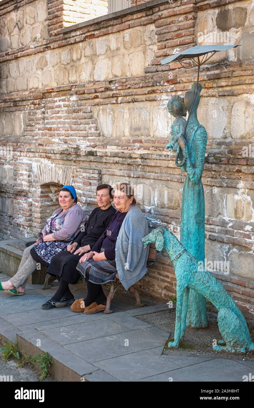 La Georgia, regione di Kakheti, Sighnaghi villaggio fortificato, una delle numerose sculture sparsi nel villaggio Foto Stock