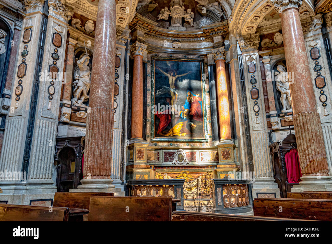 Il bellissimo interno della vera Chiesa di San Lorenzo , una in stile barocco chiesa progettata e costruita da Guarino Guarini nel corso 1668-1687 , Torino , Italia Foto Stock