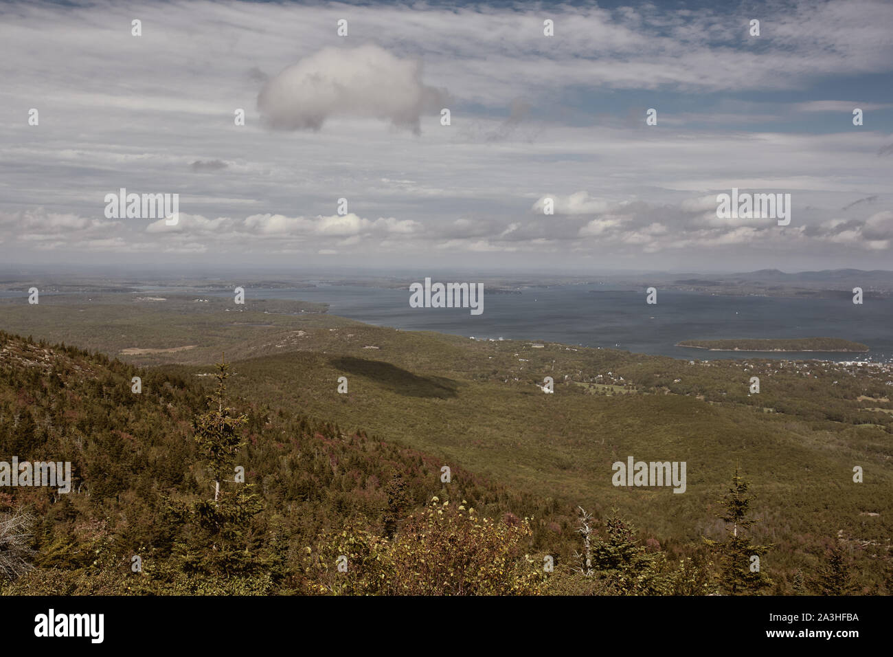 Vista dalla cima del Cadillac Mountain del francese baia al Parco Nazionale di Acadia in isola di Mount Desert, Maine Foto Stock