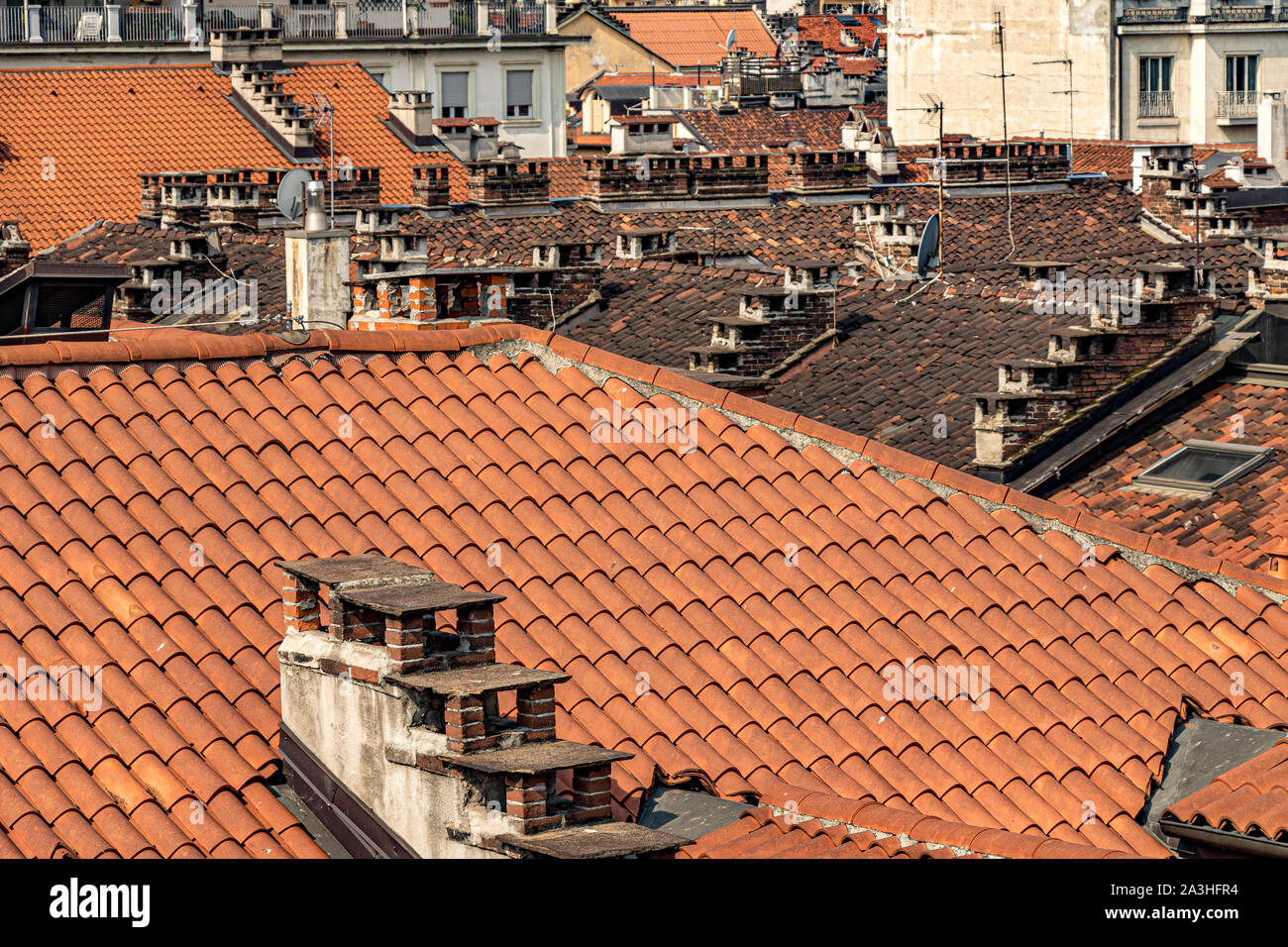 Vista aerea di tegole rosse sulla costruzione di Torino , Italia Foto Stock