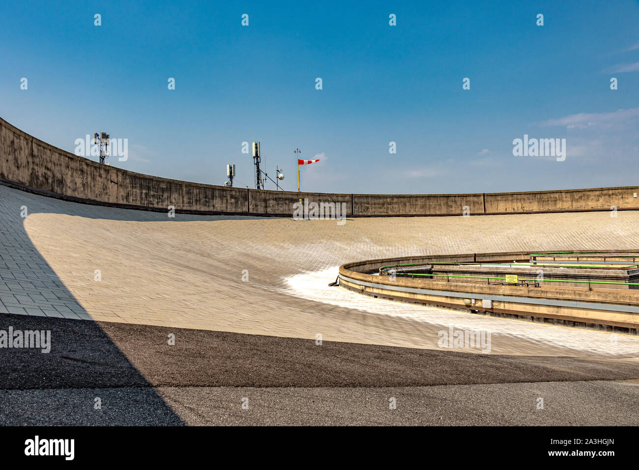 La Fiat sul tetto pista di prova sulla parte superiore dell'edificio Lingotto ,ora un complesso per lo shopping e il divertimento Foto Stock