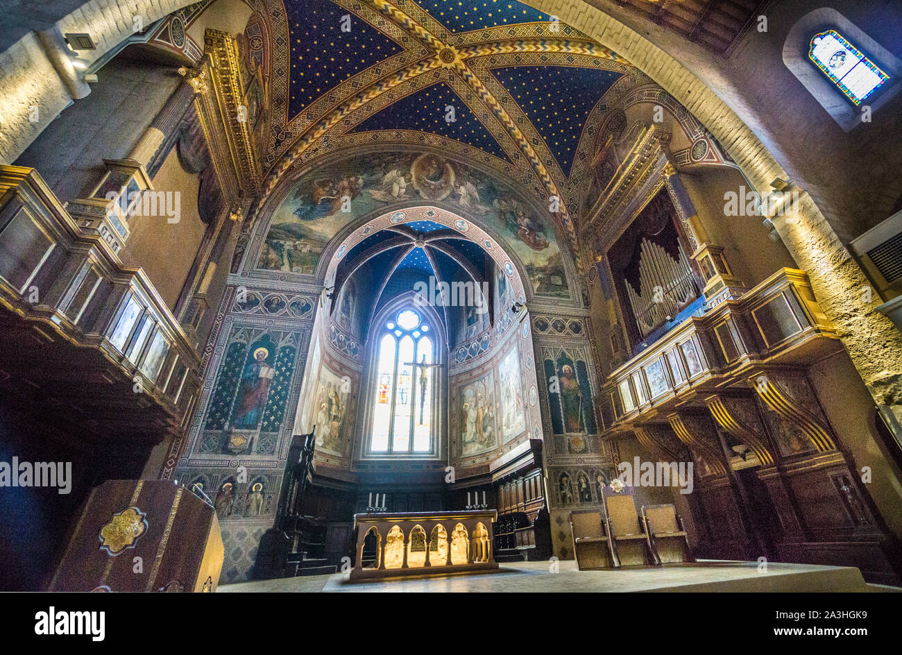 Cattedrale di Gubbio, interno del XII secolo Basilica dei Santi mariano e Giacomo martiri, Gubbio in Umbria, Italia Foto Stock