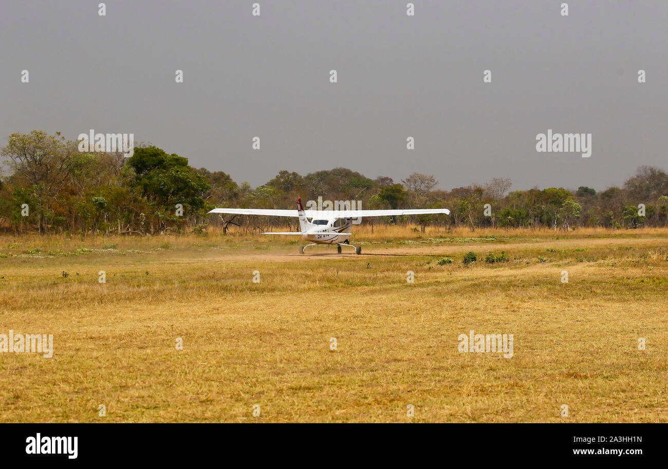 Pista di aeroporto. Busanga Plains. Parco Nazionale di Kafue. Zambia Foto Stock