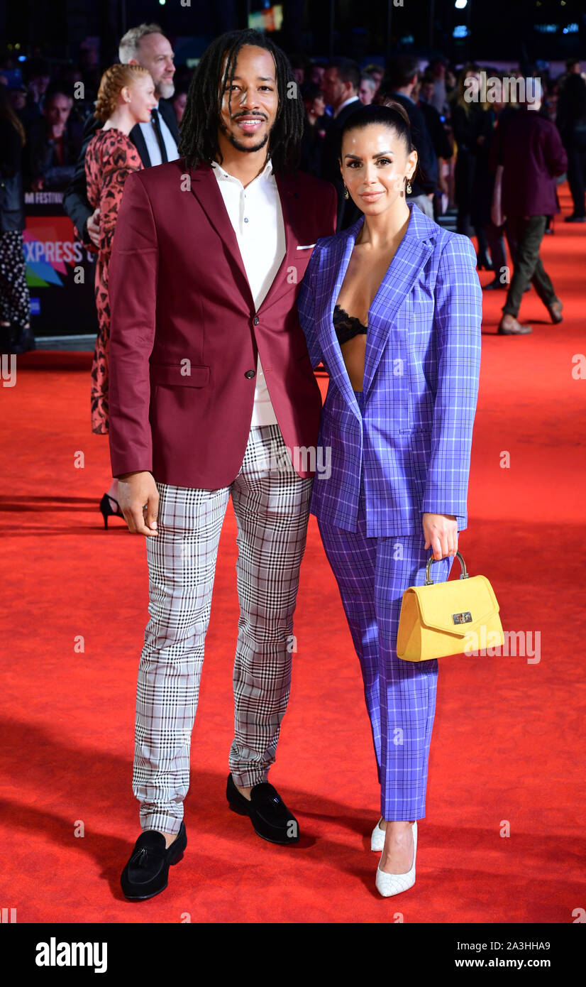 Tony Sinclair e Shanie Ryan che frequentano la premiere europeo di coltelli, tenuto come parte del BFI London Film Festival 2019, a l'Odeon Luxe, Leicester Square a Londra. Foto Stock