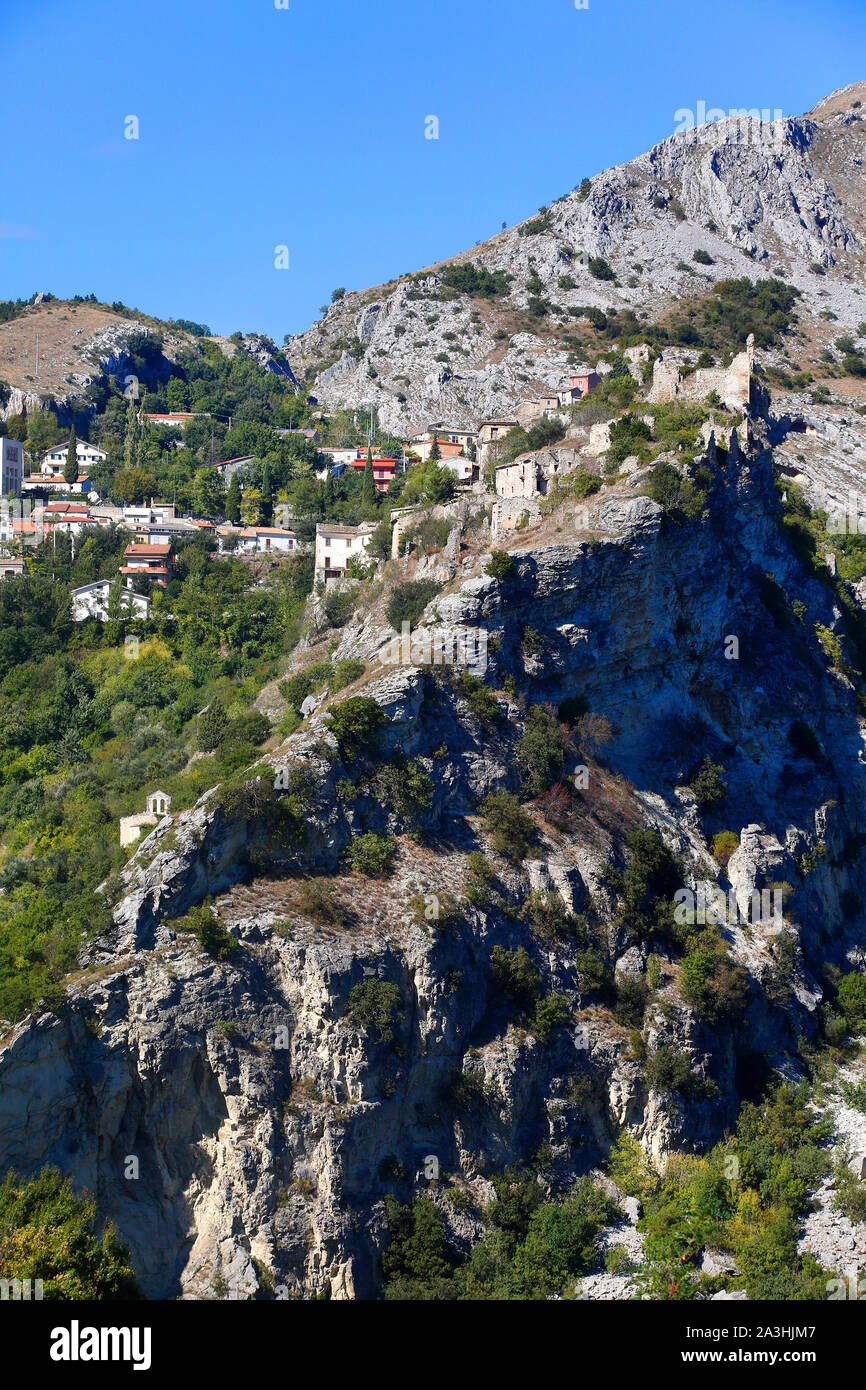 A Pescosansonesco Vecchio nella regione Abruzzo d'Italia. Foto Stock