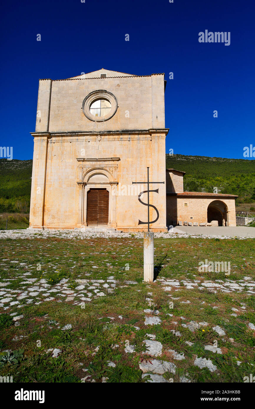Chiesa di, chiesa di Santa Maria de' Centurelli vicino a Caporciano, Abruzzo, Italia. Foto Stock