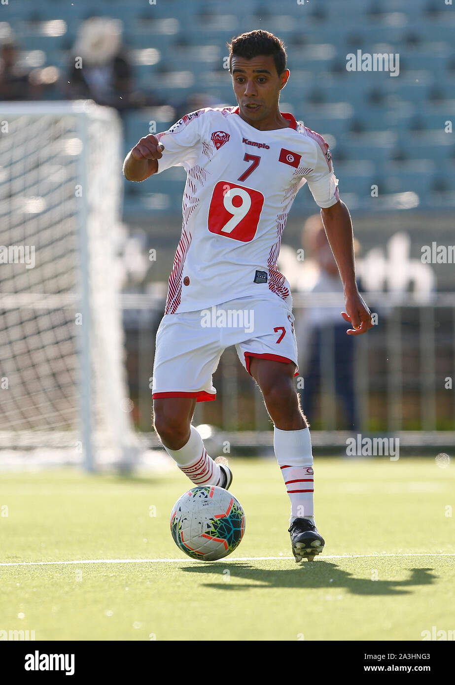 8 ottobre 2019; Langley Park, Perth, Australia occidentale, Australia; Mondo Mini Federazione Calcio World Cup; Messico contro la Tunisia, Ben Taleb Mohamed Ali corre con la palla fuori della metà tunisino Foto Stock