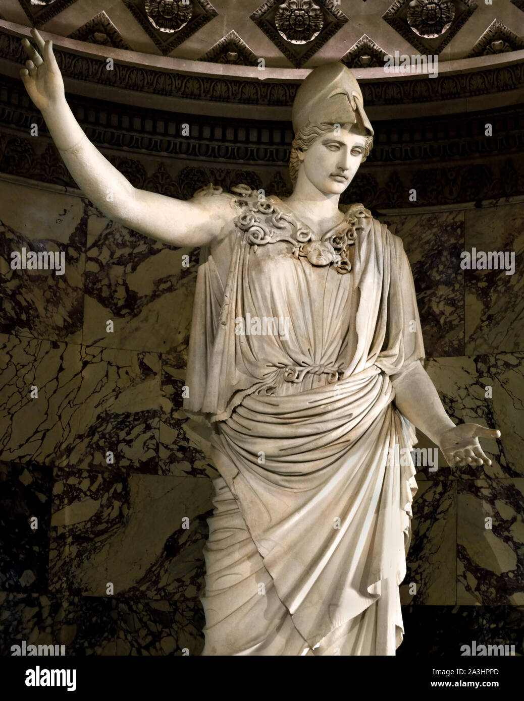 L'Athena di Velletri o Velletri Pallas è un tipo di musica classica statua in marmo di Athena, indossa un casco. (Originale attribuito a Cresilas) primo secolo D.C. Il marmo di Paros, H. 3.05 mGreek, Grecia, romana, Foto Stock