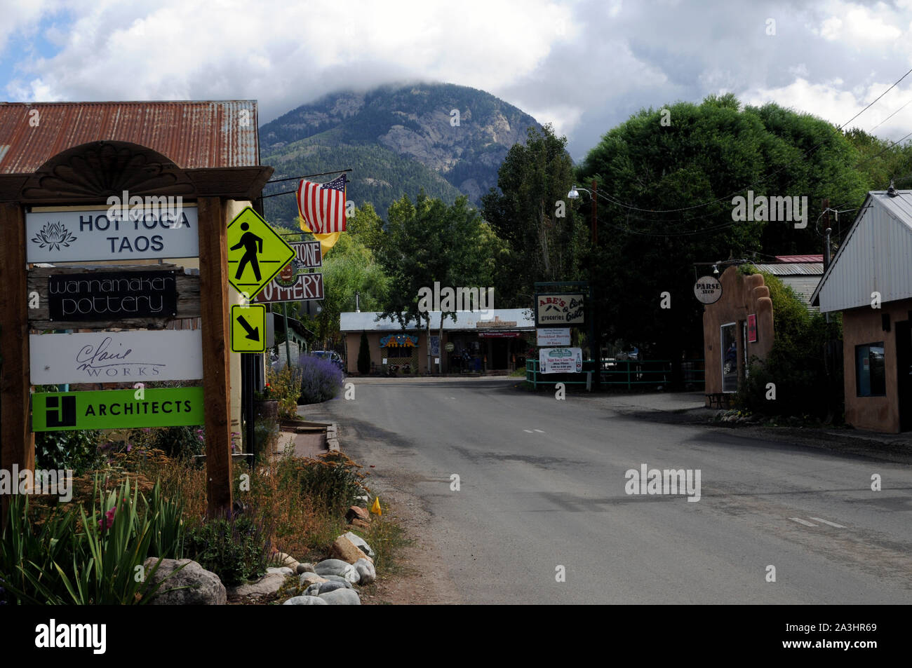 Viste generali del villaggio di Arroyo Seco vicino a Taos nel Nuovo Messico USA. Foto Stock