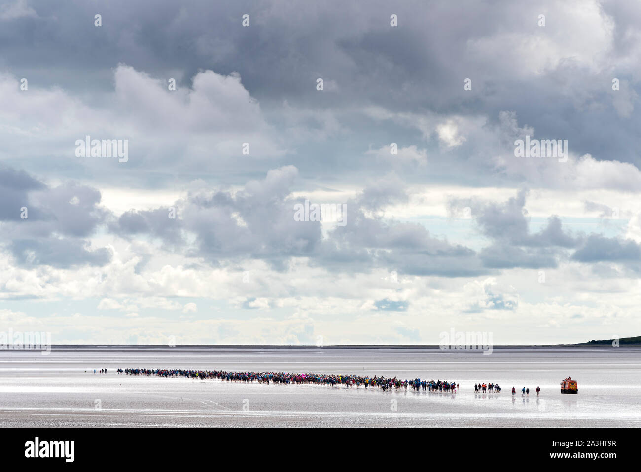 Promosso a piedi attraverso la baia di Morecambe. Foto Stock