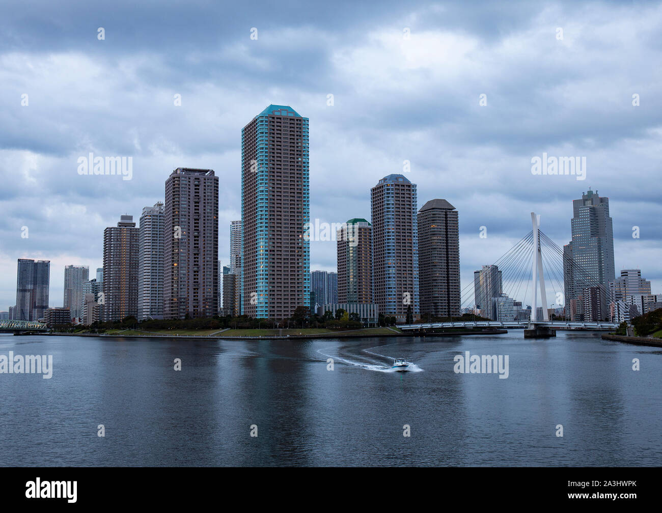 Tokyo, Giappone - 31 ottobre 2018: Dawn a Tokyo in Giappone, come fotografato dal ponte Eitai Foto Stock