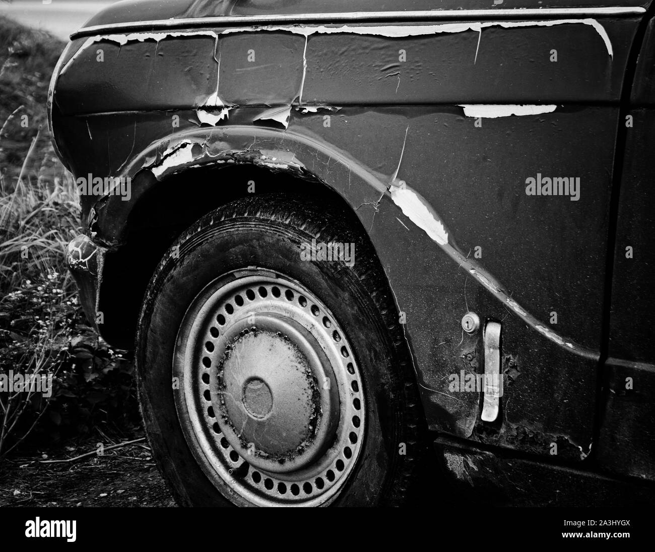 Modelli di decadimento su una vecchia Triumph Herald Foto Stock