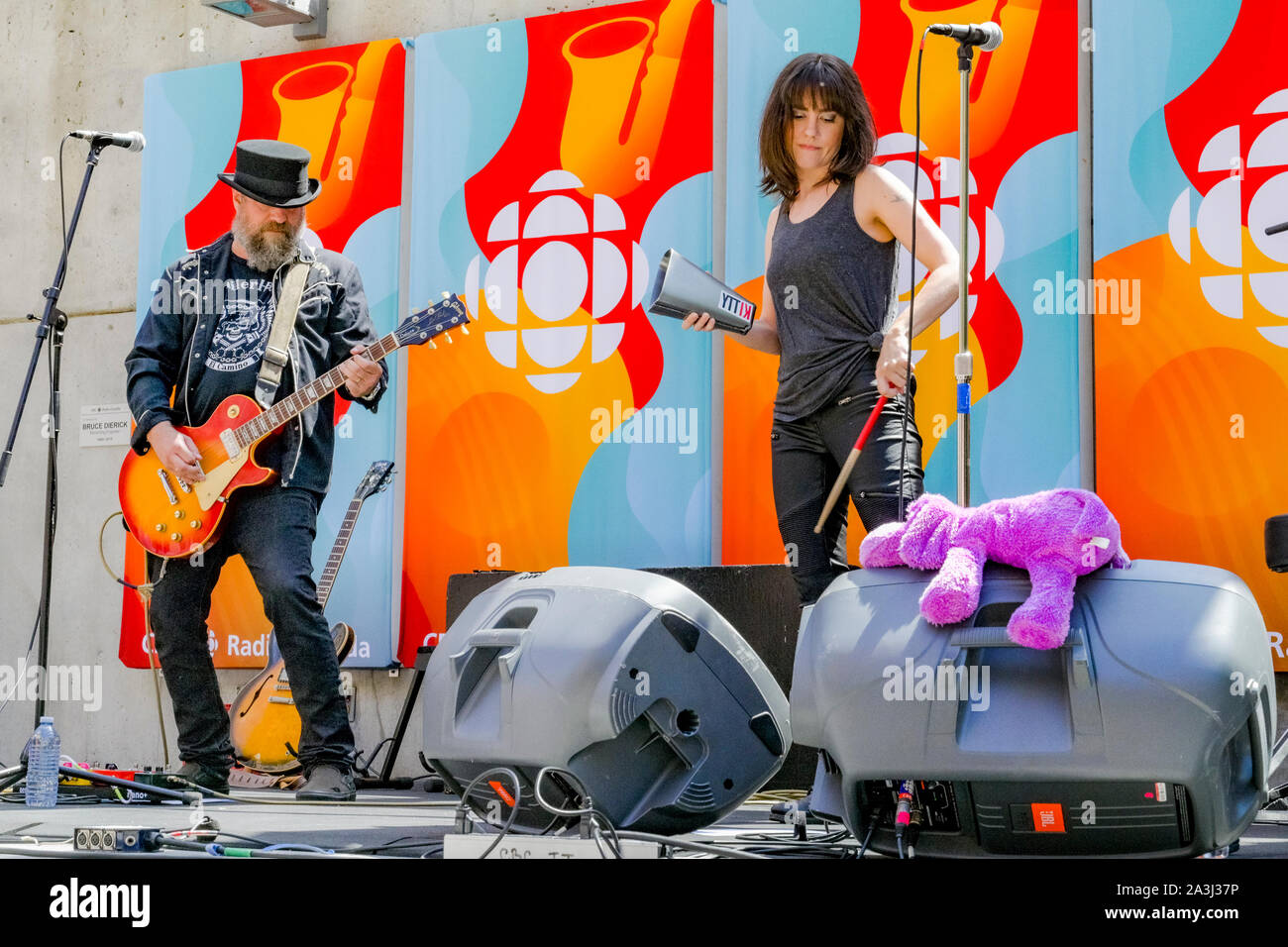 Country Rock band TrailerHawk giocare al CBC Nooners musicale, Vancouver, British Columbia, Canada Foto Stock