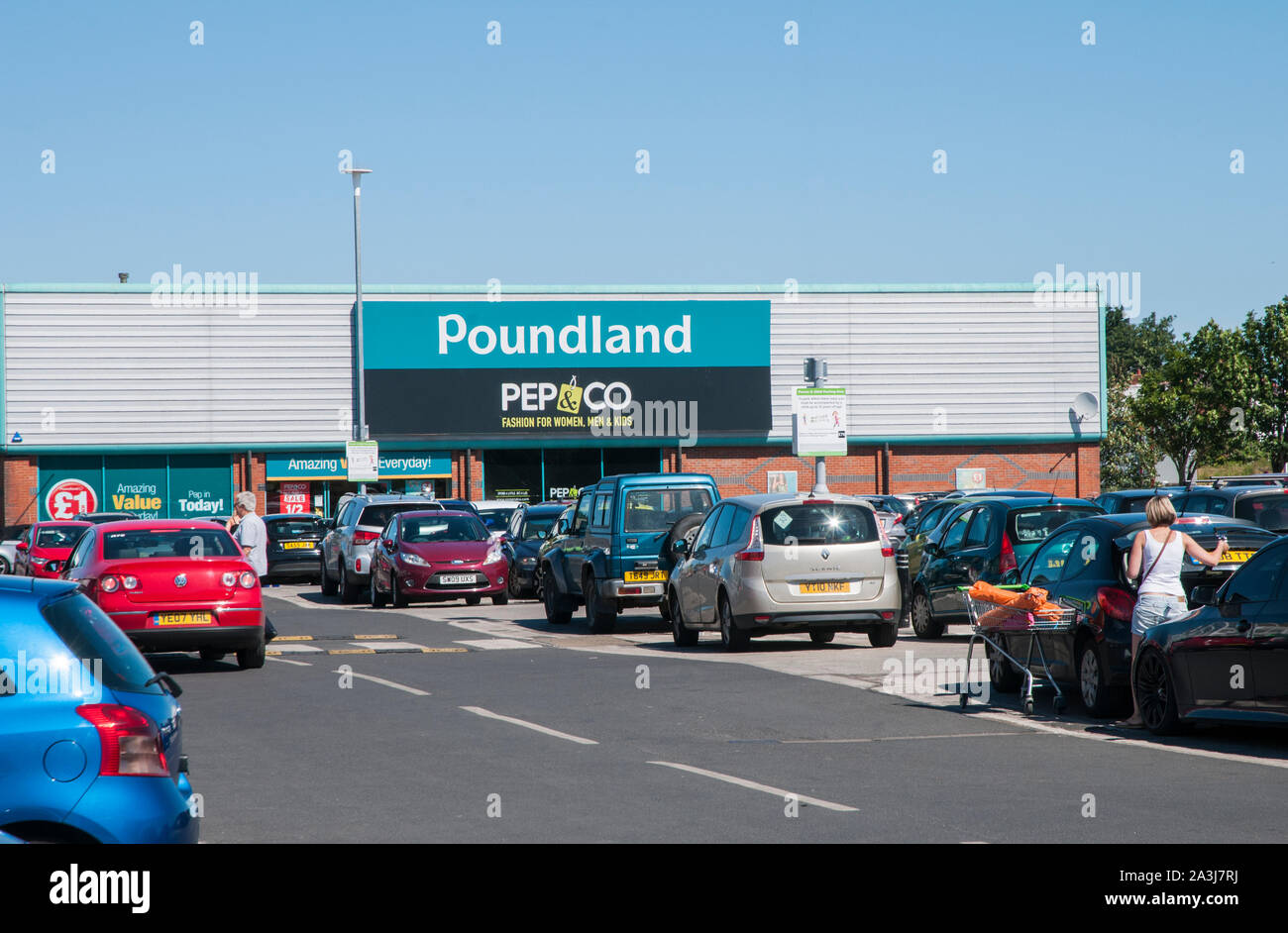 Poundland store sul Ciliegio Retail Park Cherry Tree Road Blackpool Lancashire England Regno Unito Foto Stock