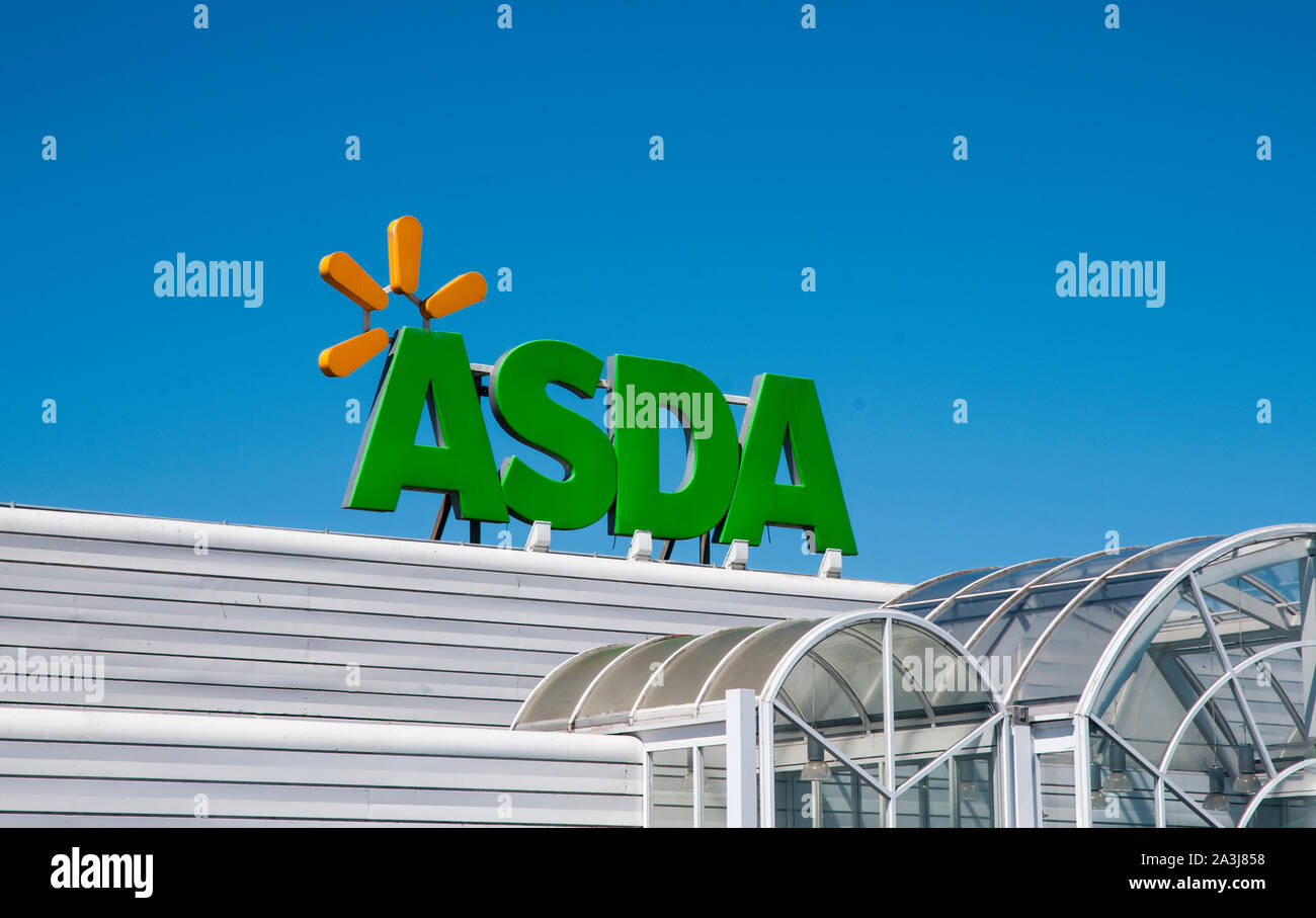 Asda segno su store al Cherry Tree Retail Park Cherry Tree Road Blackpool Lancashire England Regno Unito Foto Stock