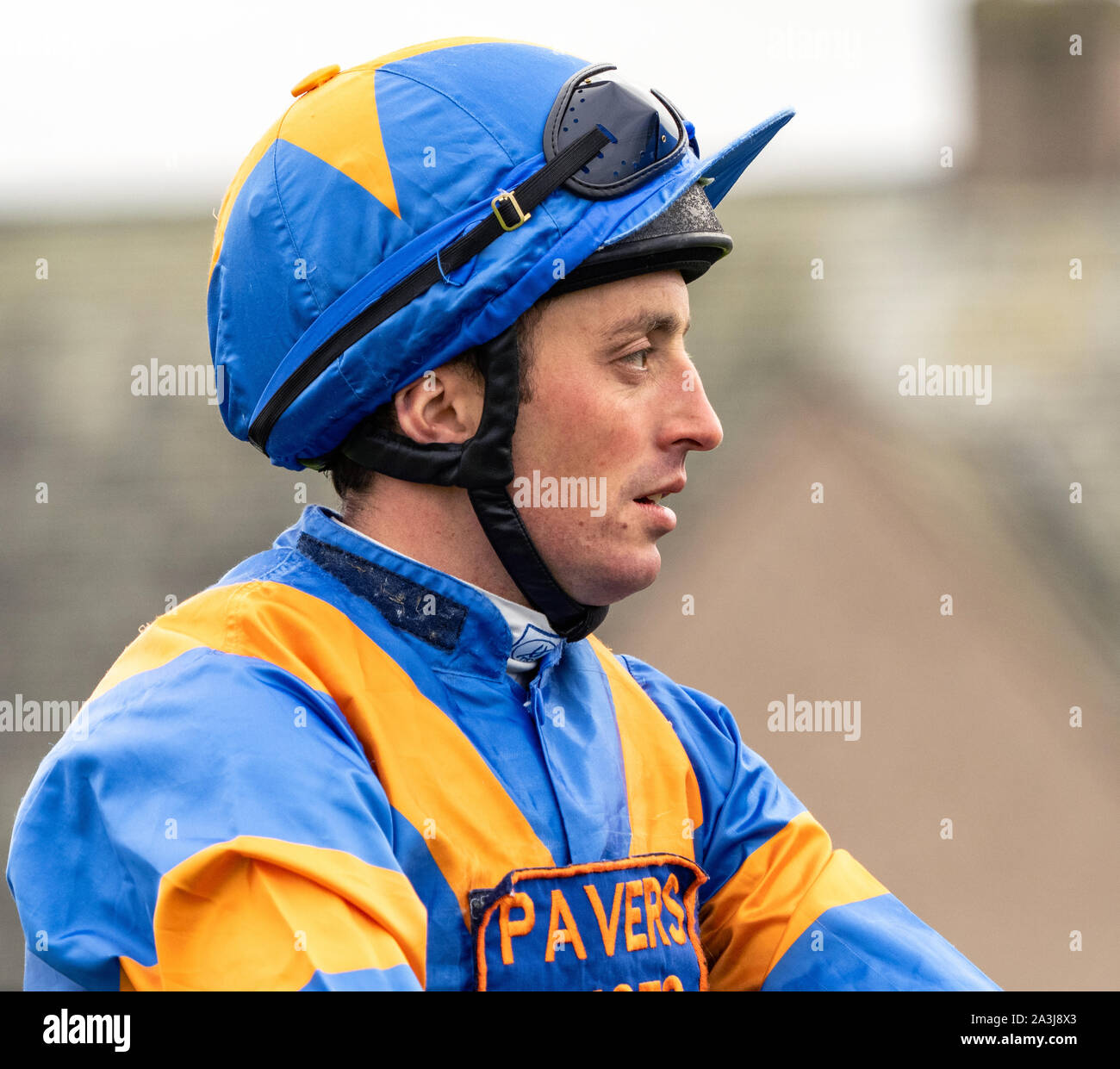 Jockey Duran Fentiman su Lastricatori orgoglio, prima dell'inizio della Virgin Media Oomph Handicap - 29 settembre 2019. Foto Stock