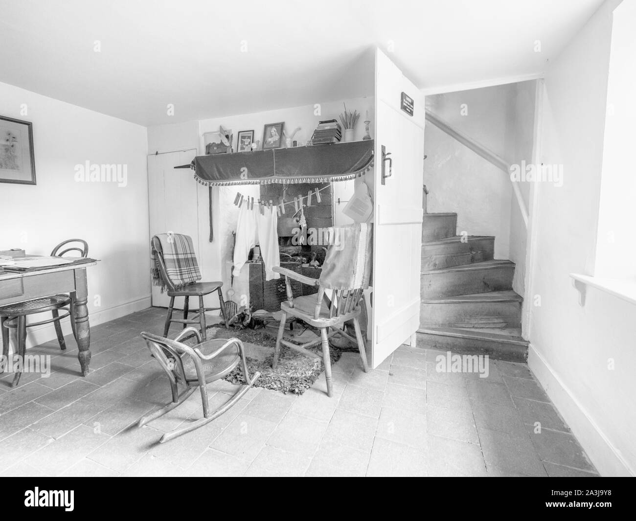 Il salotto dell'affascinante epoca vittoriana Marshmans Toad foro cottage vicino Ludham su Norfolk Broads in monocromia Foto Stock