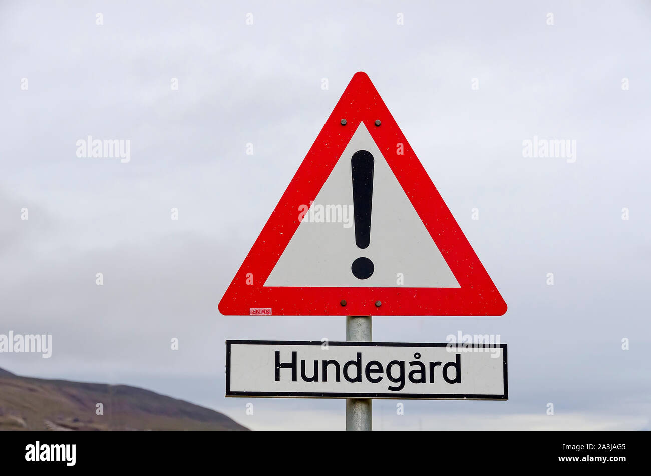 Segnale di avvertimento 'Hundegard' cane o di cantiere Longyearbyen in Norvegia Foto Stock