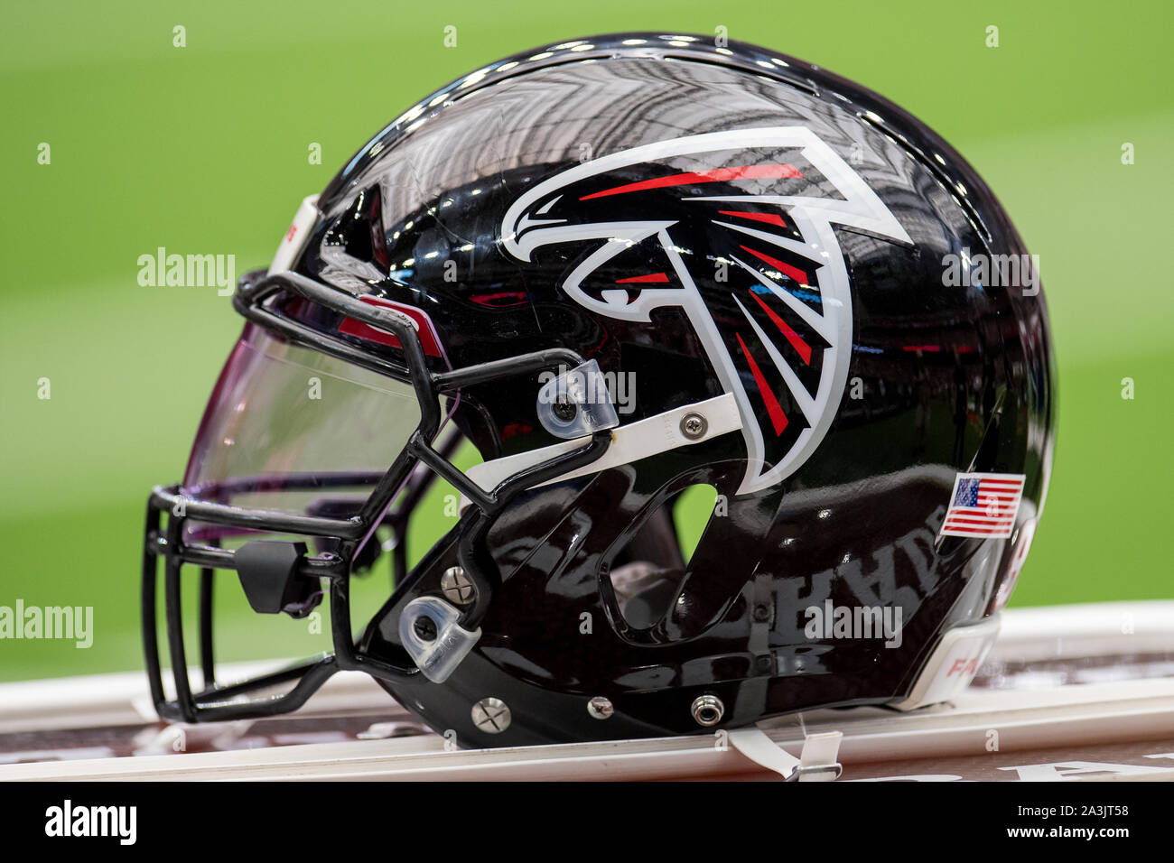 Houston, TX, Stati Uniti d'America. 6 Ottobre, 2019. Un Atlanta Falcons casco si siede sul campo prima di NFL di una partita di calcio tra la Houston Texans e i falchi di Atlanta a NRG Stadium di Houston, TX. I Texans hanno vinto il gioco da 53 a 32.Trask Smith/CSM/Alamy Live News Foto Stock