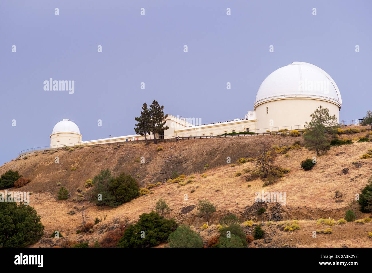 La storica leccare osservatorio (di proprietà e gestito dall'Università di California) sulla cima di Mt Hamilton; San Jose, San Francisco Bay Area, Californ Foto Stock