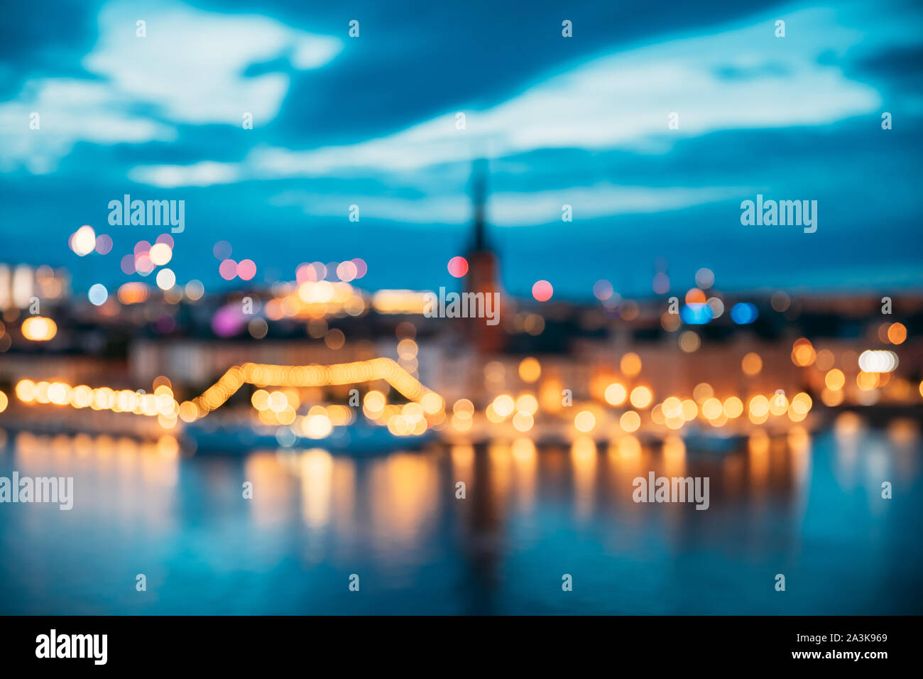 Stoccolma, Svezia. Lo Skyline di notte Abstract Boke Bokeh sfondo. Sfondo di design. Foto Stock
