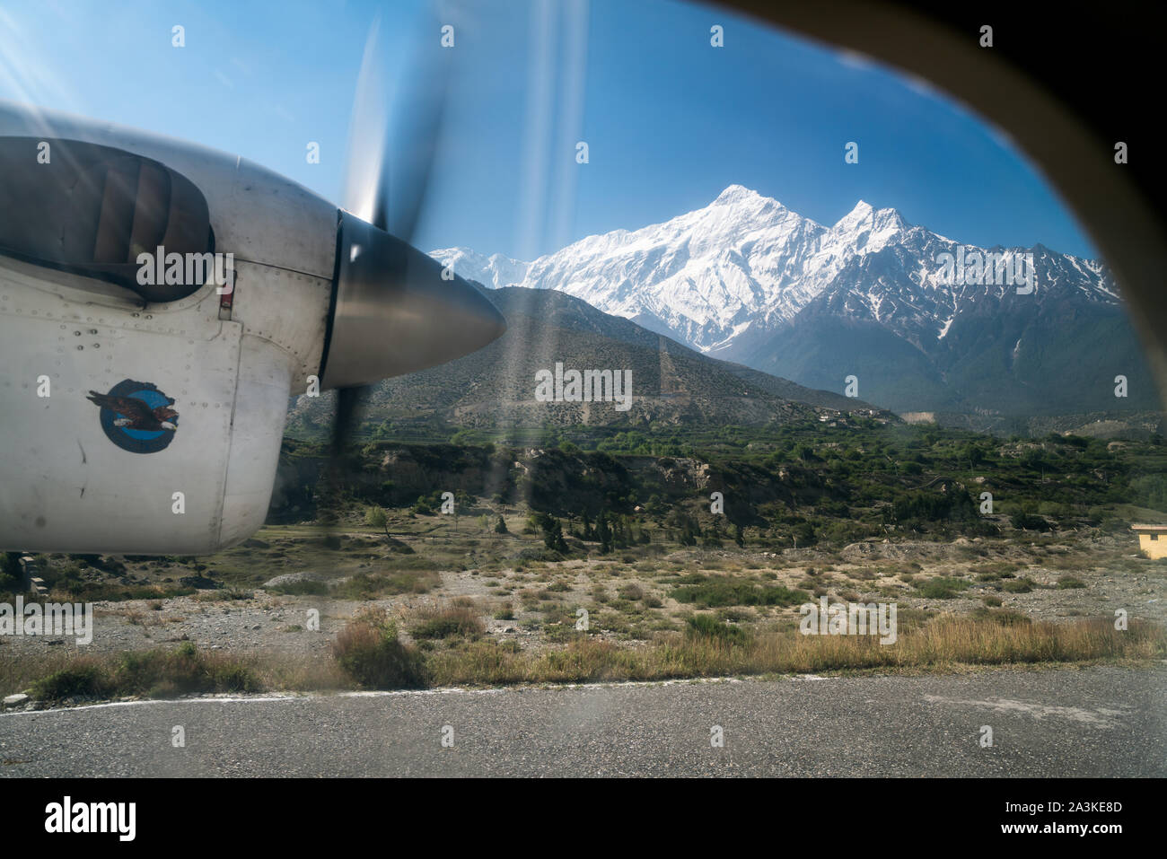 A bordo della tara dell aria DHC-6 Twin Otter sul volo da Jomsom a Pokhara, Nepal Foto Stock