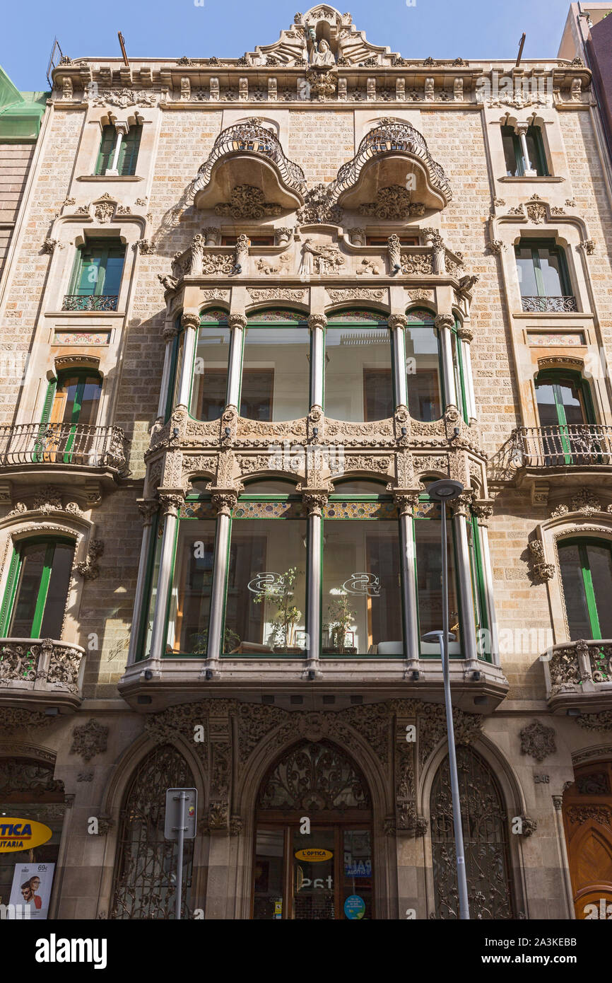 Barcellona; Carrer Diputacio, Hausfassade, Modernisme Foto Stock