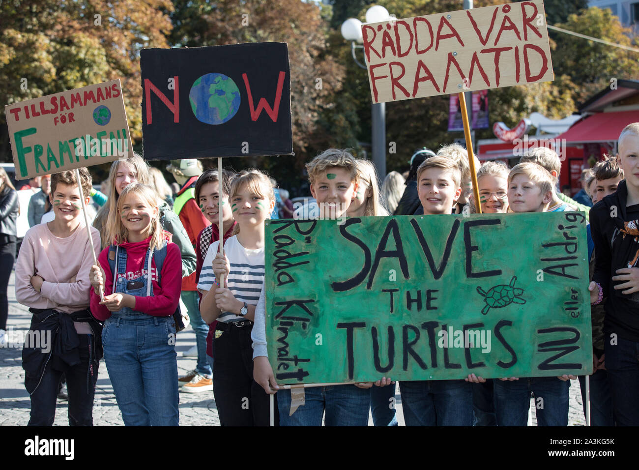 Il clima degli studenti manifestanti di Stoccolma ha ispirato da Greta Thunberg partecipare a 'Venerdì per il futuro " dimostrazione attraverso la città capitale, Svezia Foto Stock