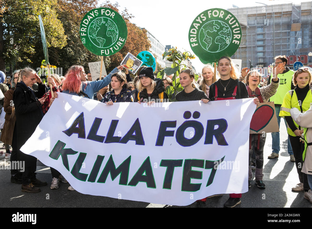 Il clima degli studenti manifestanti di Stoccolma ha ispirato da Greta Thunberg partecipare a 'Venerdì per il futuro " dimostrazione attraverso la città capitale, Svezia Foto Stock