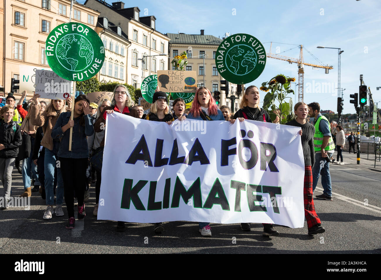 Il clima degli studenti manifestanti di Stoccolma ha ispirato da Greta Thunberg partecipare a 'Venerdì per il futuro " dimostrazione attraverso la città capitale, Svezia Foto Stock