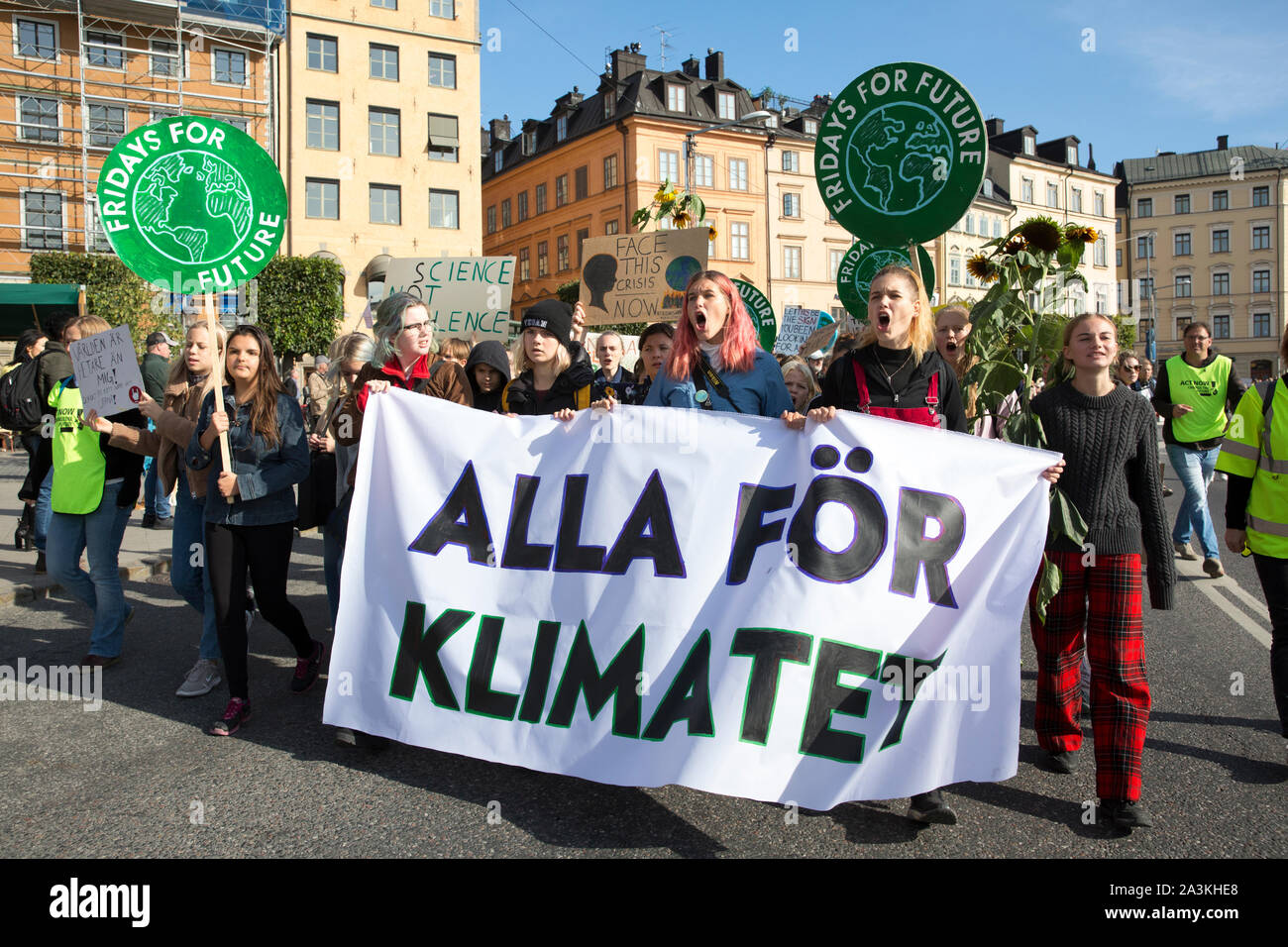 Il clima degli studenti manifestanti di Stoccolma ha ispirato da Greta Thunberg partecipare a 'Venerdì per il futuro " dimostrazione attraverso la città capitale, Svezia Foto Stock