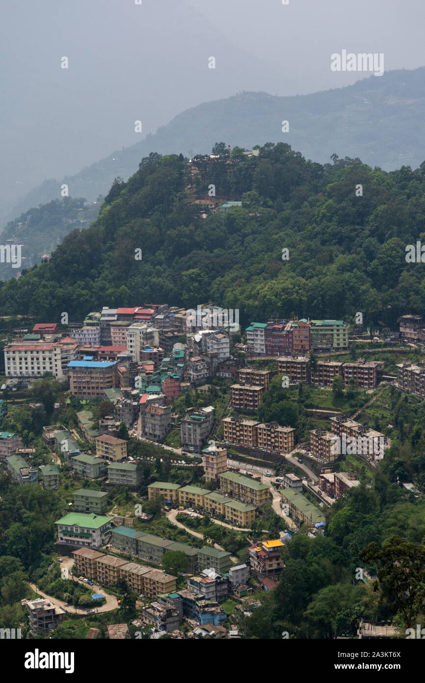 Vista di Gangtok dal punto di funivie, Gangtok, Sikkim, India Foto Stock