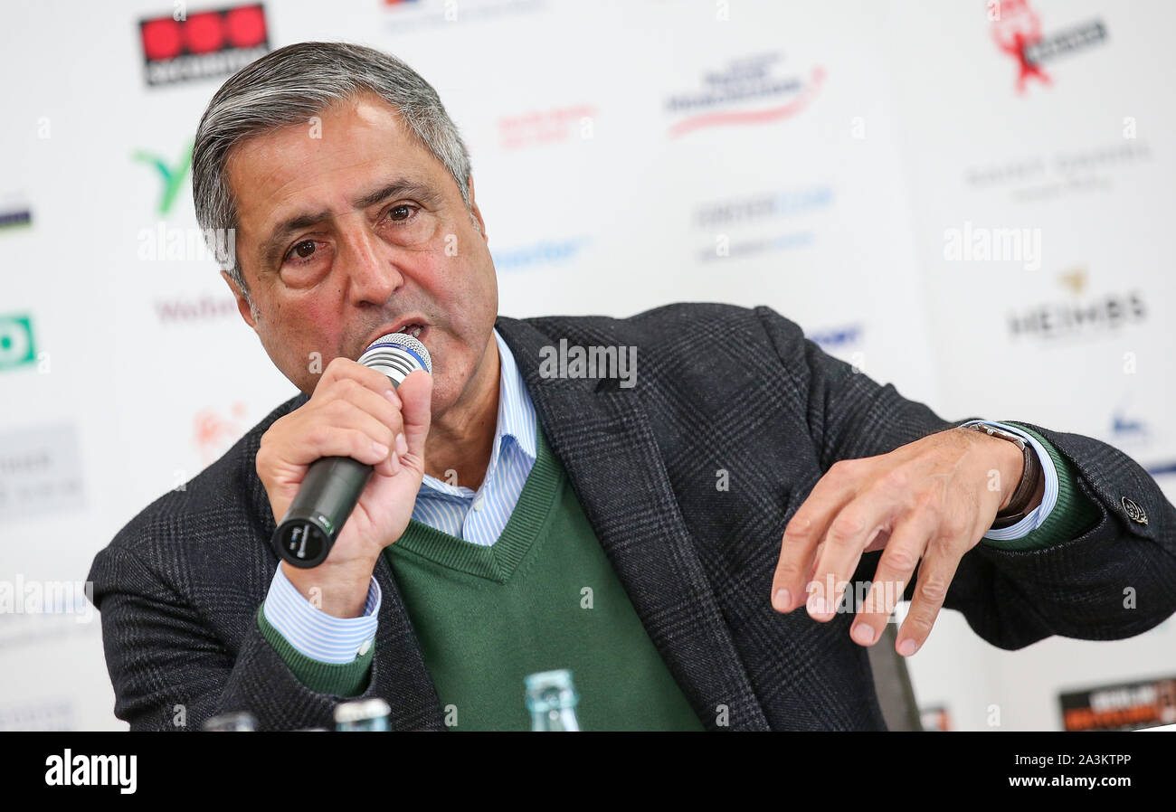 Berlino, Germania. 09oct, 2019. Kaweh Niroomand, Managing Director di BR Volleys, parla a Berlino Volleys conferenza stampa all'inizio della stagione. Credito: Andreas Gora/dpa/Alamy Live News Foto Stock