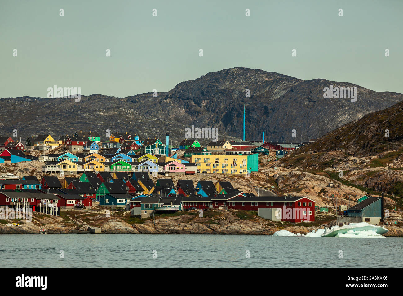 Blue centrale idroelettrica a Ilulissat (Groenlandia) - Una vista dal mare Foto Stock