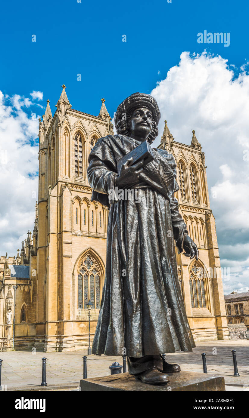 Rajah Rammohun Roy statua sotto Chiesa Cattedrale della Santa e indivisa Trinità, Bristol, Inghilterra, Regno Unito Foto Stock