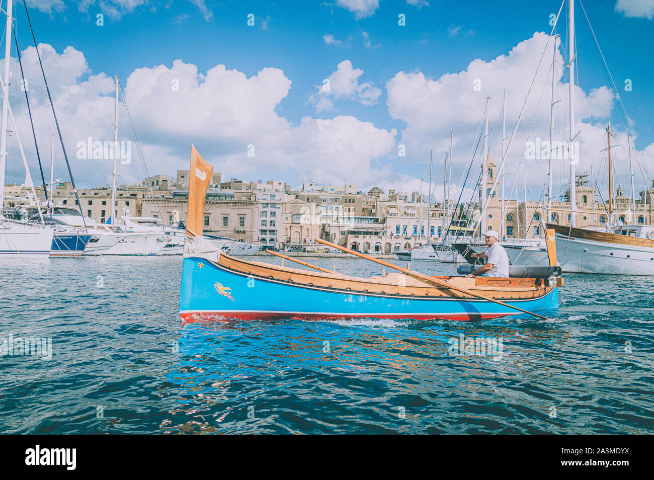Barca Luzzu a La Valletta Foto Stock