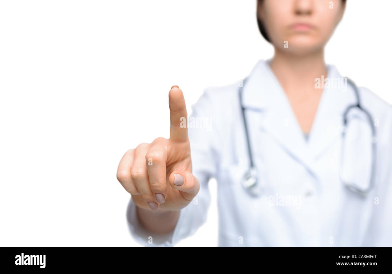 Medico donna la mano toccare vuota dello schermo virtuale Foto Stock