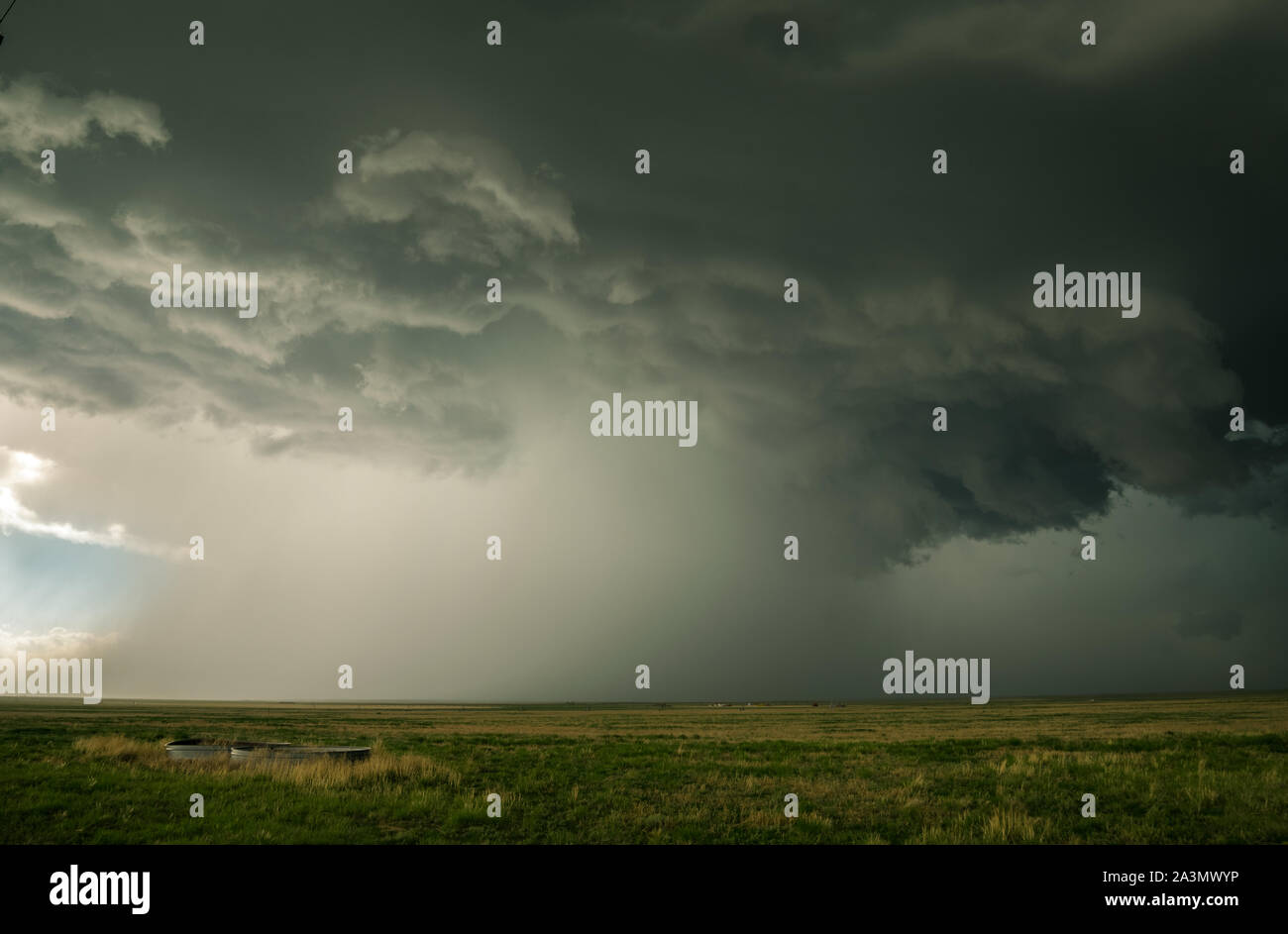 Tempesta di grandine oltre la vasta pianura del nord del Texas Foto Stock