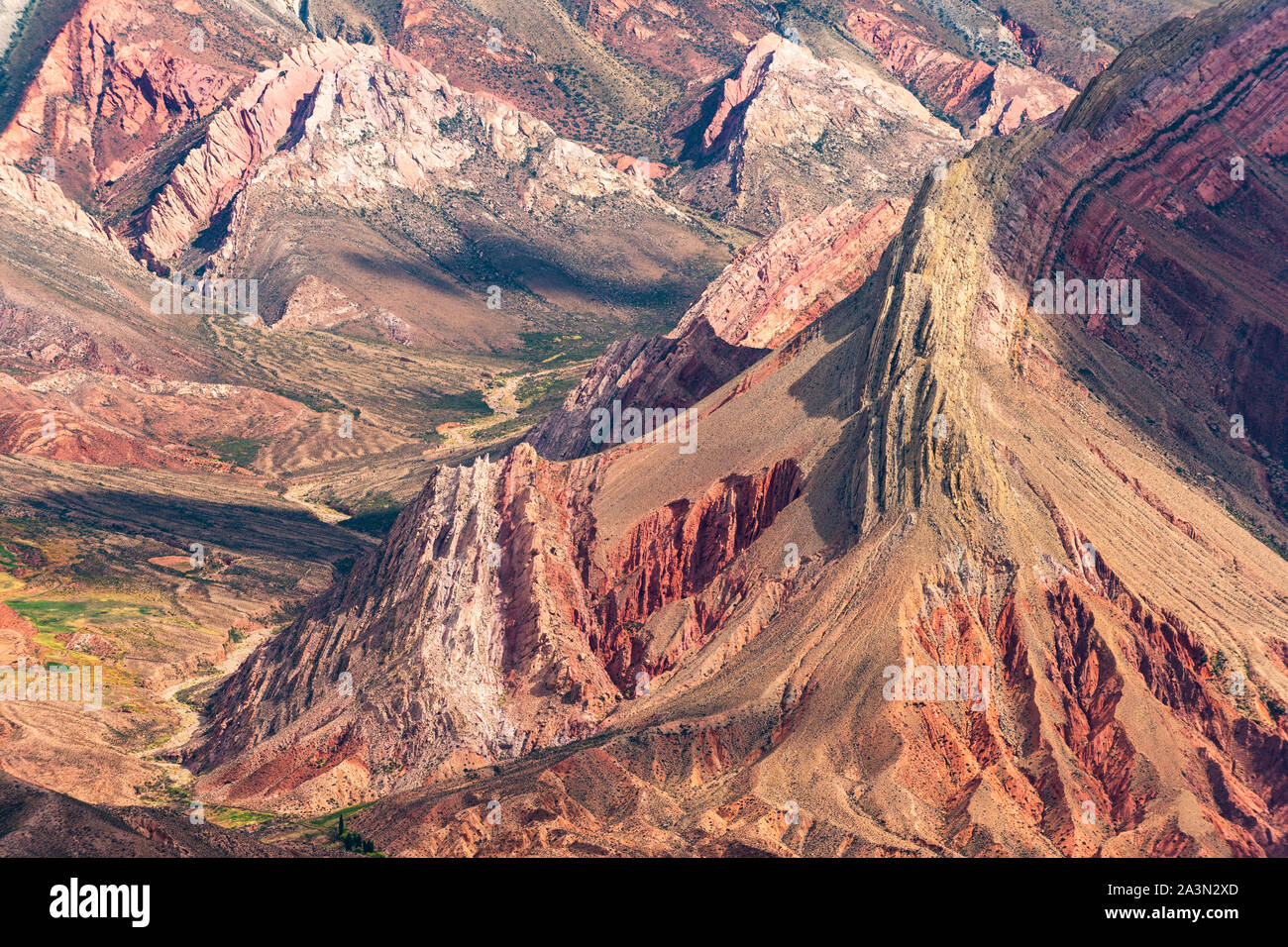 I Serranía de Hornocal sono una serie di montagne situate a 25 chilometri (16 mi) dalla città di Humahuaca nella provincia argentina di Jujuy. Foto Stock